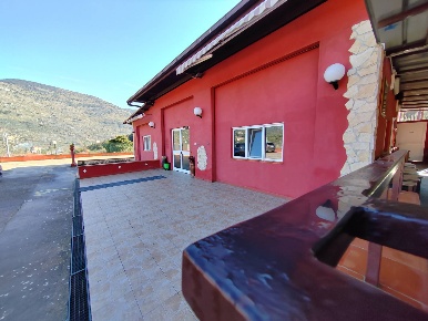 Foto Locale commerciale in Via Cerreto, Sonnino di 300 m² con 6 locali