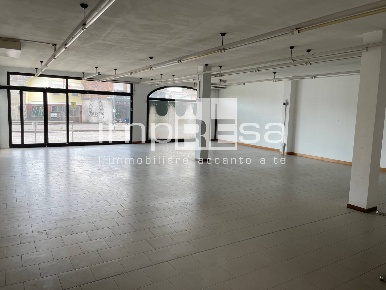 Foto Locale commerciale in VIA S.PIO X, Breda di Piave Breda di 160 m²