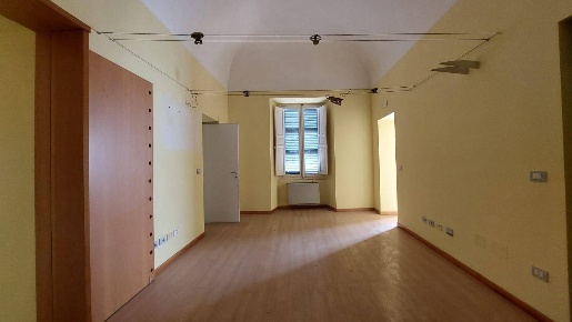 Foto Ufficio in CORSO GARIBALDI, Giulianova Centro di 190 m² con 6 locali