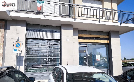 Foto Locale commerciale in Via Matteotti, Gaglianico di 177 m² con 1 locali