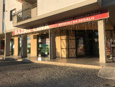 Foto Locale commerciale in VIA CIRCONVALLAZIONE ISTONIENSE, Vasto di 384 m²