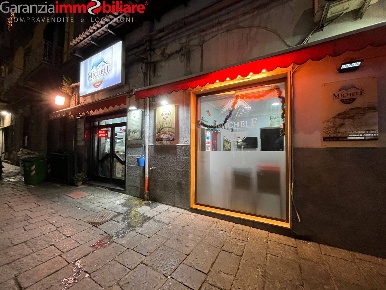 Foto Locale commerciale in calata capodichino, Napoli Capodichino di 100 m²
