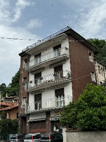 Foto Negozio in Via Verza, Canzo di 46 m² con 2 locali in vendita