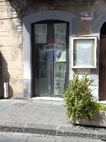 Foto Negozio in Via Etnea, Mascalucia Centro di 35 m² con 1 locali