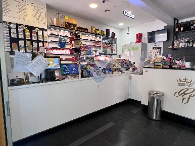 Foto Attività commerciale in Via Andrea Meldola, Roma Fonte Meravigliosa