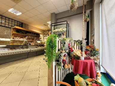 Foto Attività commerciale in Piazza della Loggia, Marcheno Centro di 74 m²