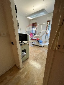 Foto Ufficio in Via Piave, Vanzaghello di 95 m² con 3 locali in vendita