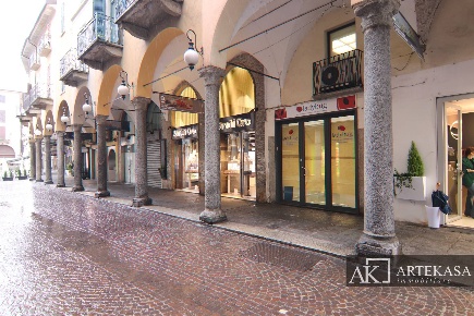 Foto Negozio in Via Fratelli Rosselli, Novara Centro Storico di 60 m²