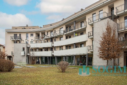 Foto Negozio in via Toti, Carugo Centro di 95 m² con 1 locali in vendita