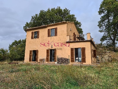 Foto Agriturismo a Arcidosso di 180 m² con 2 locali in vendita
