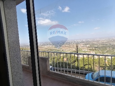 Foto Attività commerciale a Chiaramonte Gulfi Centro di 297 m² con 1 locali