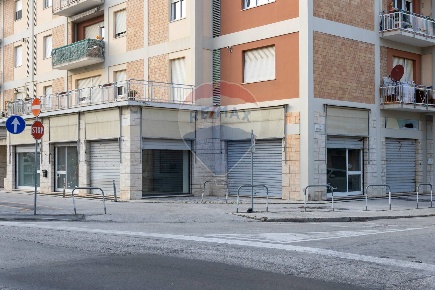 Foto Locale commerciale in Via Fratelli Rosselli, Chiaravalle Centro