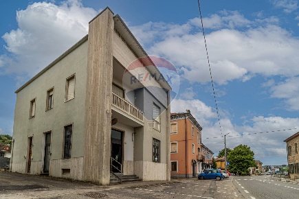Foto Attività commerciale a Calamandrana Centro di 217 m² con 3 locali