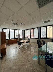 Foto Ufficio in via piazza della libertà, Gallarate Centro di 400 m²