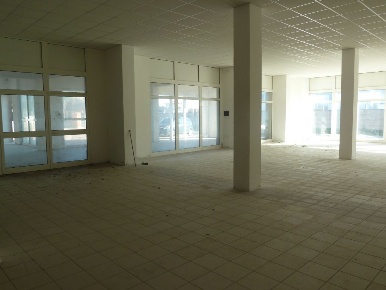Foto Attività commerciale in Via del fosso vecchio, Cascina di 2000 m²