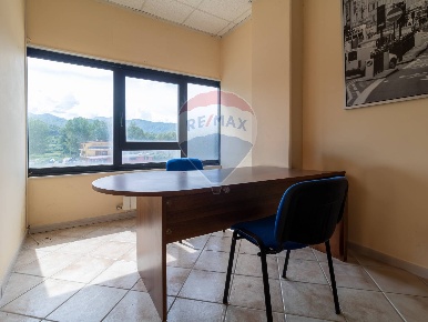 Foto Ufficio in via Delle Reccoce, Carsoli Centro di 69 m² con 2 locali