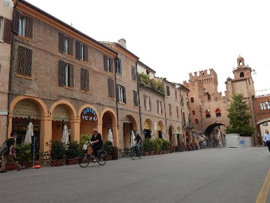 Foto Negozio in Via Ragno, Ferrara di 130 m² con 1 locali in vendita