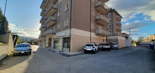 Foto Locale commerciale in Via Ugo Piccinini, L'Aquila di 100 m² in vendita