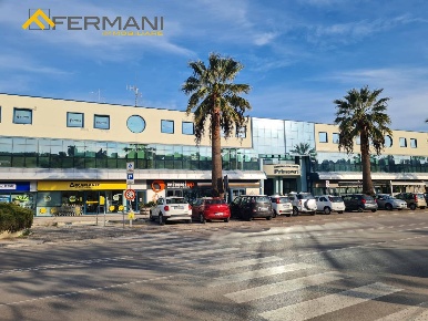 Foto Ufficio a San Benedetto del Tronto Porto d'Ascoli di 206 m² in vendita