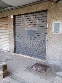 Foto Locale commerciale in VIA LARGO CALABRIA, Catania di 33 m² in vendita