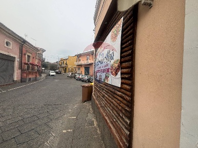 Foto Attività commerciale in Piazza Don Diego, Pedara Centro di 65 m²