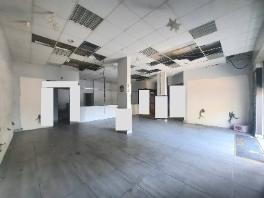 Foto Attività commerciale in via dell'epomeo, Napoli Soccavo di 120 m²