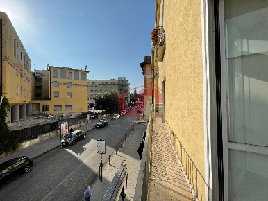 Foto Ufficio in Via Mario La Vipera, Benevento Centro Storico di 380 m²