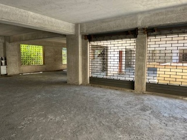 Foto Locale commerciale in Via Patti, Palermo San Filippo Neri di 1350 m²