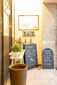 Foto Attività commerciale in via Collegio Manzoni, Merate Centro di 90 m²