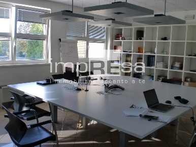 Foto Ufficio in Via Internati 1943/45, Silea di 260 m² con 1 locali