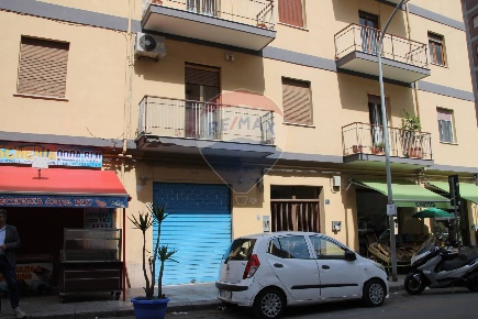 Foto Attività commerciale in Via Carmelo Onorato, Palermo di 21 m²