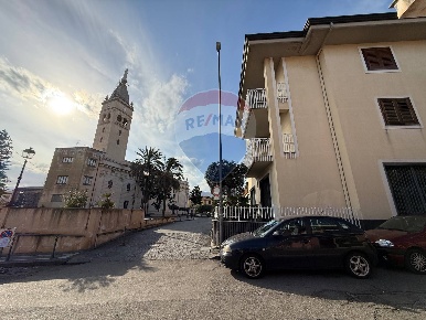 Foto Ufficio in via Umberto, Fiumefreddo di Sicilia di 157 m² con 7 locali