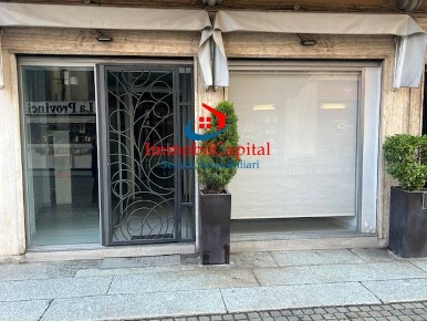 Foto Attività commerciale in Corso Garibaldi, Cremona Centro di 100 m²