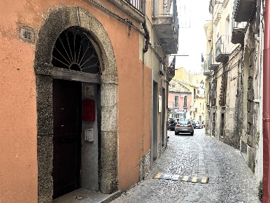 Foto Ufficio in via Giuseppe Poerio, Catanzaro Centro Storico di 50 m²