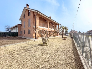 Foto Cessione attività in Strada Tetti Berta, Vinovo Zona Periferica