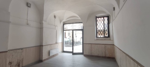 Foto Locale commerciale in largo crivelli, Ascoli Piceno di 45 m²
