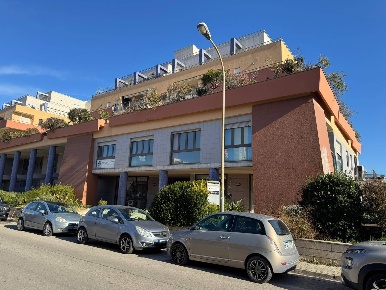 Foto Attività commerciale a Porto San Giorgio di 87 m² con 3 locali