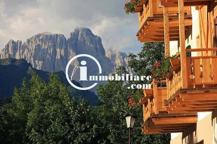 Foto Hotel in VIGO DI FASSA, San Giovanni di Fassa di 1880 m² in vendita