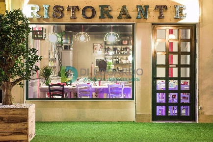 Foto Attività commerciale in Lungomare Italia, Martinsicuro Villa Rosa