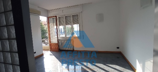 Foto Ufficio a Empoli di 143 m² con 8 locali in affitto