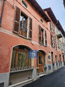 Foto Attività commerciale in Via Alfieri, Sostegno Centro di 190 m²