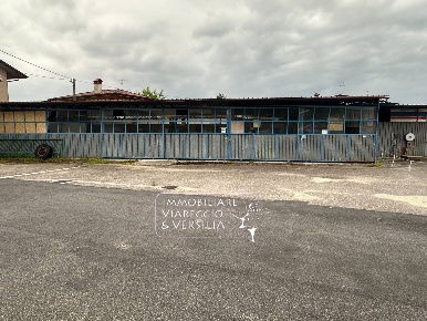 Foto Magazzino in via sarzanese, Camaiore Capezzano Pianore di 300 m²