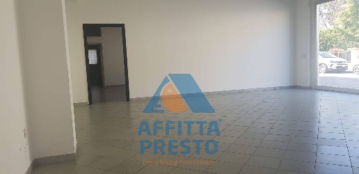 Foto Negozio a Empoli di 250 m² con 2 locali in affitto