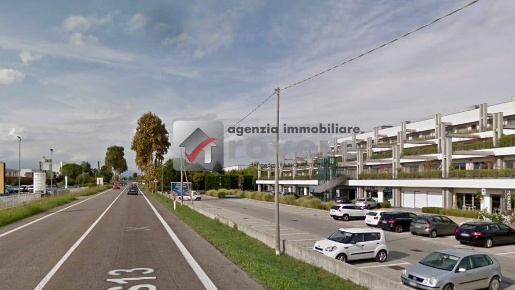Foto Locale commerciale a Villorba Lancenigo Villorba di 350 m² in vendita
