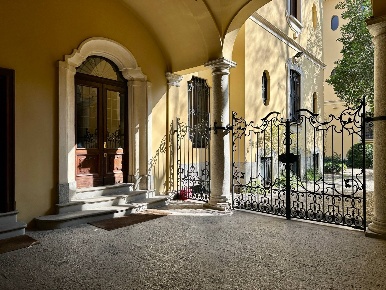 Foto Ufficio in Via Giovannino De Grassi, Milano di 125 m² con 4 locali