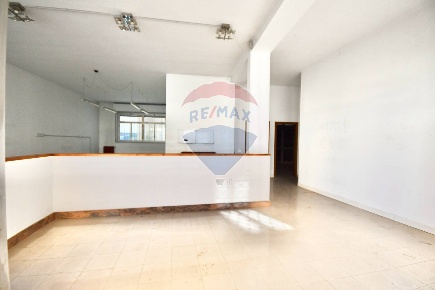 Foto Negozio in VICOLO GESU', Busto Garolfo Centro di 169 m² con 6 locali