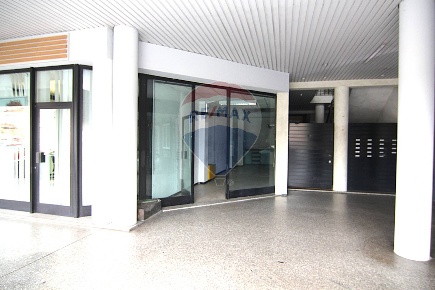 Foto Locale commerciale in Via Sanvito Silvestro, Varese Masnago di 35 m²