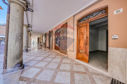 Foto Attività commerciale a Savignano sul Rubicone Centro di 230 m²