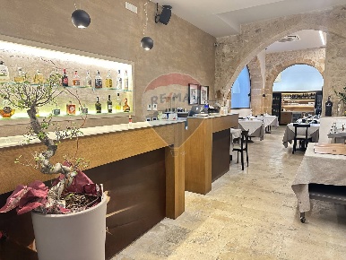 Foto Locale commerciale in via dei candelai, Siracusa Ortigia di 220 m²