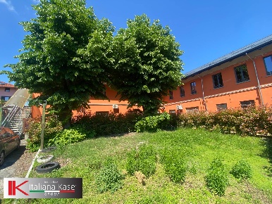Foto Attività commerciale in via comotto, Caluso Centro di 650 m²